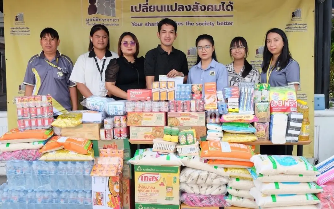 โรงเรียนประสาทวิทยานนทบุรี ร่วมกับมูลนิธิกระจกเงา ร่วมส่งมอบความห่วงใยและสิ่งของบริจาคแก่พี่น้องชาวใต้ที่ประสบภัยอุทกภัย