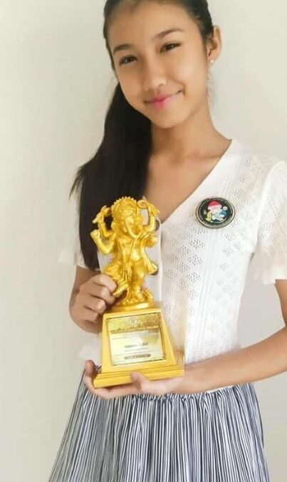 เด็กหญิงนภาดา ไพรวัลย์ ป.6 โรงเรียนประสาทวิทยานนทบุรี ที่ได้รับรางวัล “เทพศิลป์มหาคเณศ“